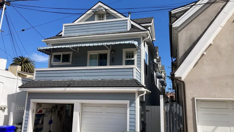 Tall, narrow three-story Coronado home before repainting