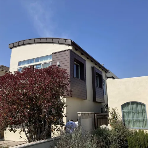 Double G painter prepping a modern Coronado home exterior